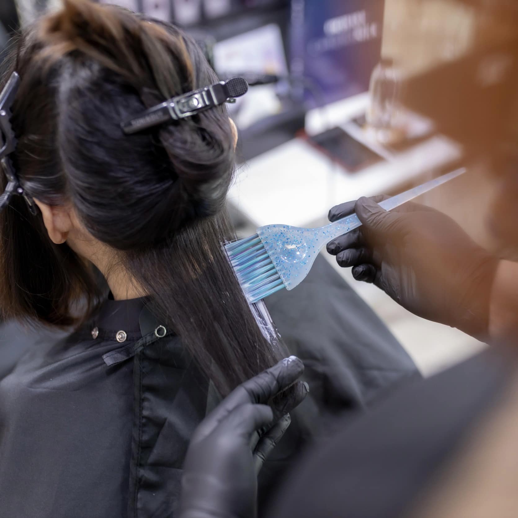 2. บริการเปลี่ยนสีผม (Hair Coloring Services)